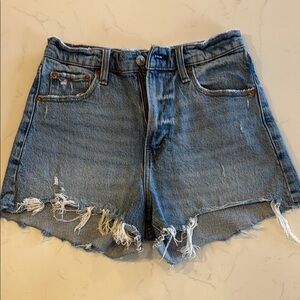 Abercrombie & Fitch 90’s Relaxed Cutoff Short